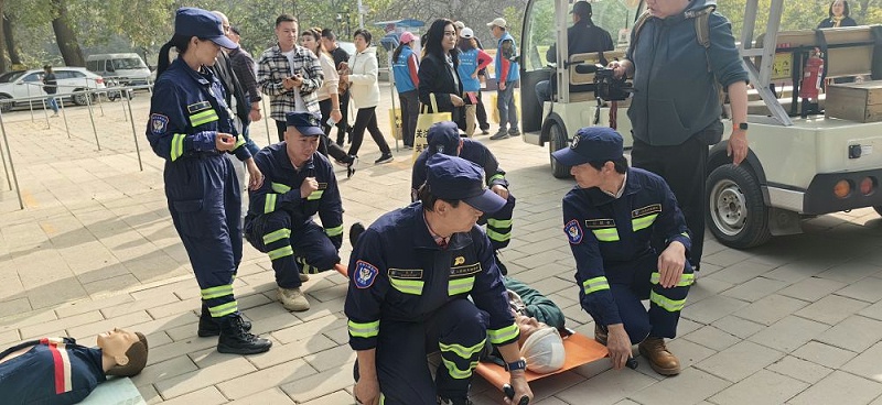 PRS羞羞视频在线播放为北京人防浩天志愿者救援队潭柘寺服务站成立揭牌仪式保驾护航