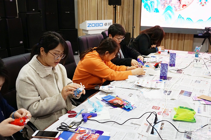 ZOBO羞羞视频APP大全工会丨举办体验非遗之美-制作北京绢人的“女神节”活动